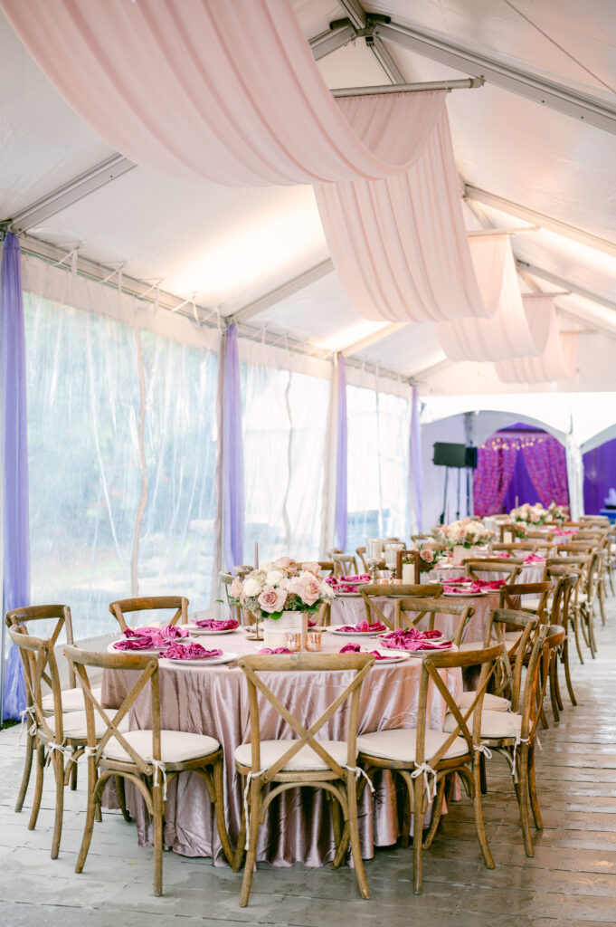 Outdoor wedding reception layout showing Dubai wedding planning mistakes in seating, logistics, and space planning